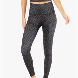 Beyond Yoga luxe zebra leggings size med